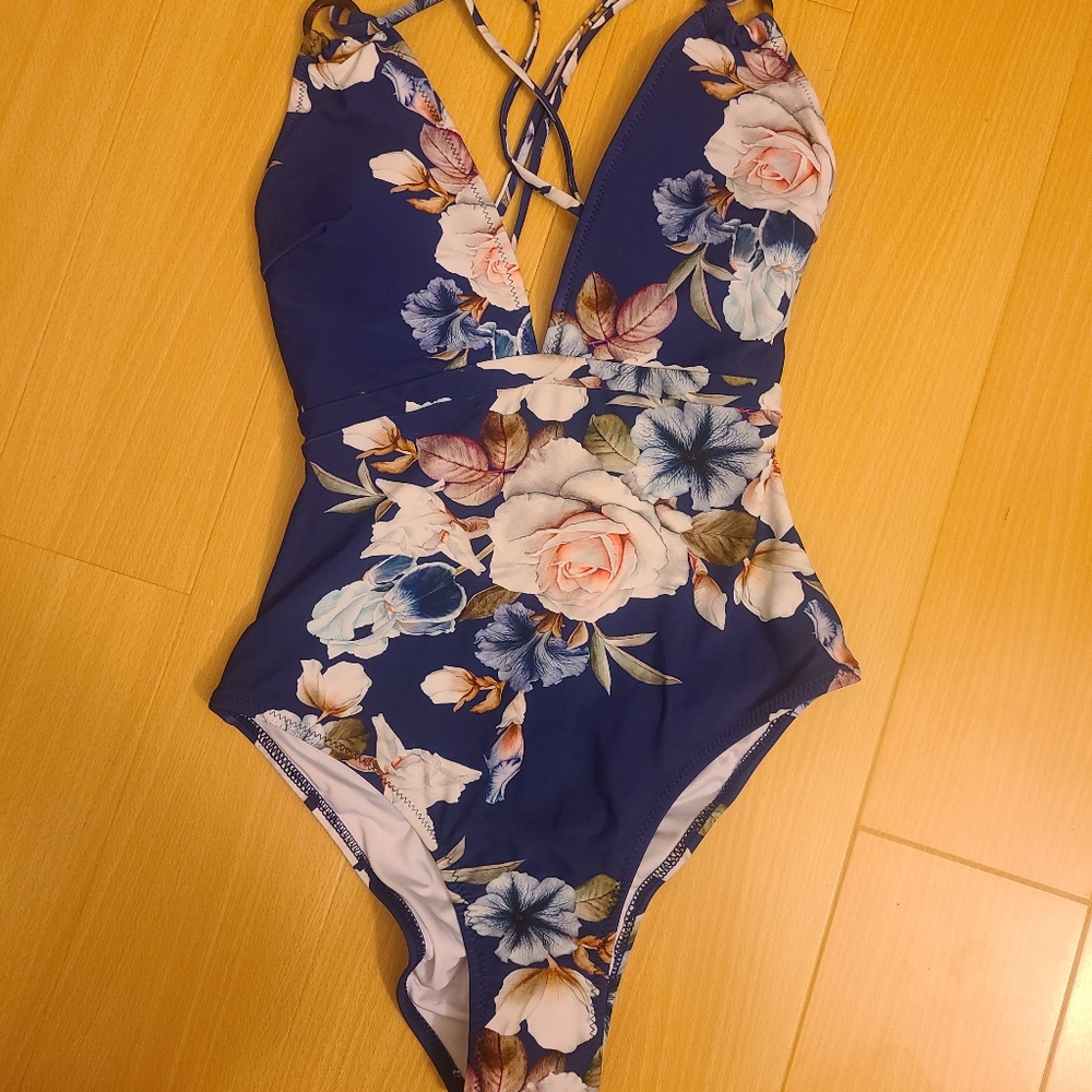 Cupshe one piece blue flower swimsuit